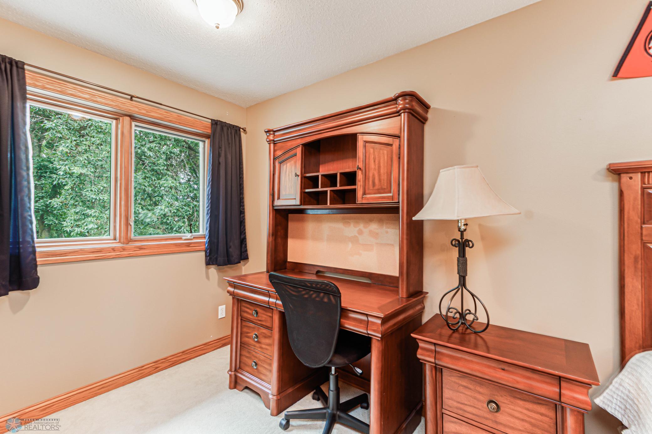 Upper_Bedroom2_2.jpg