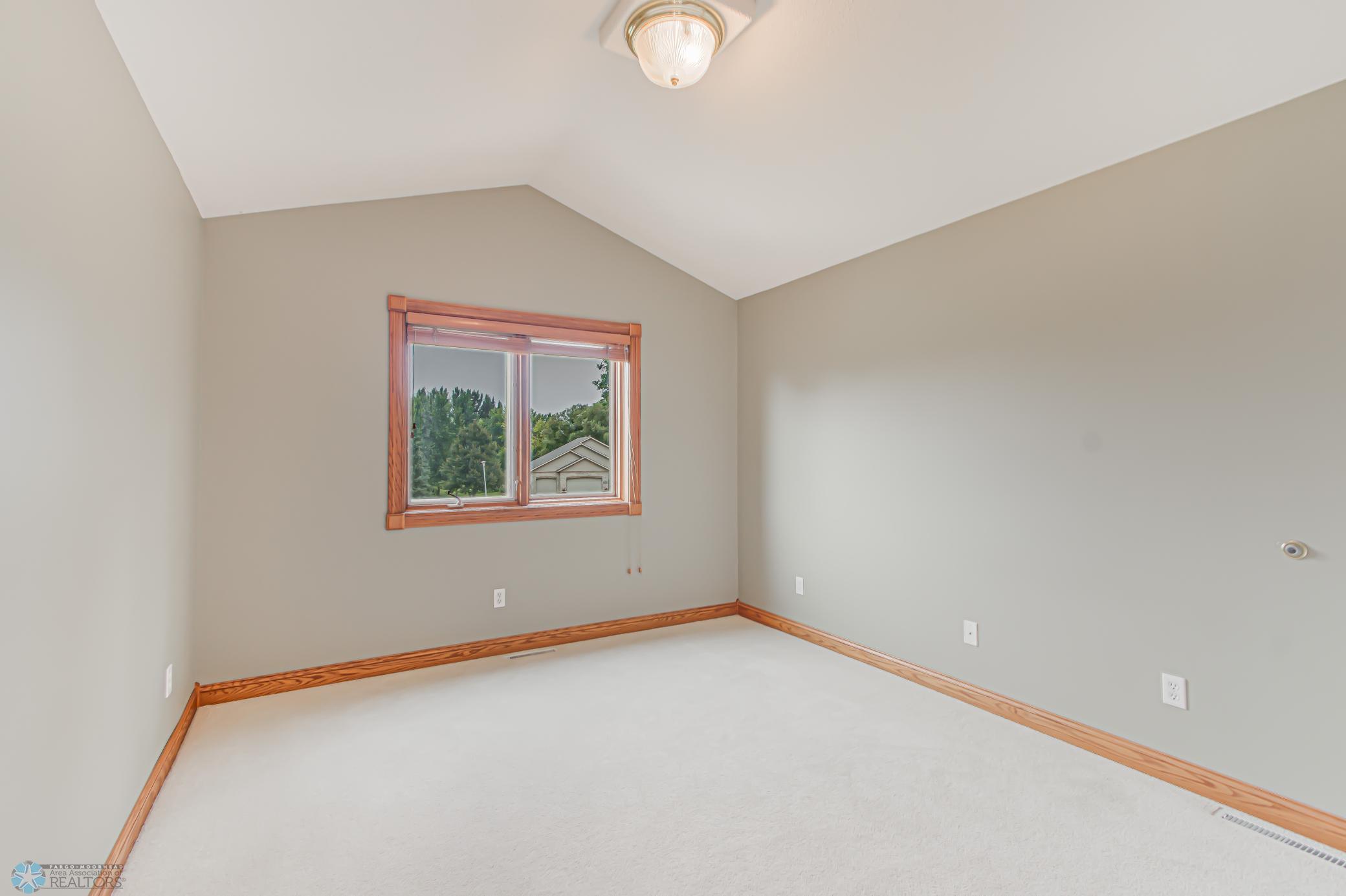 Upper_Bedroom1_1.jpg