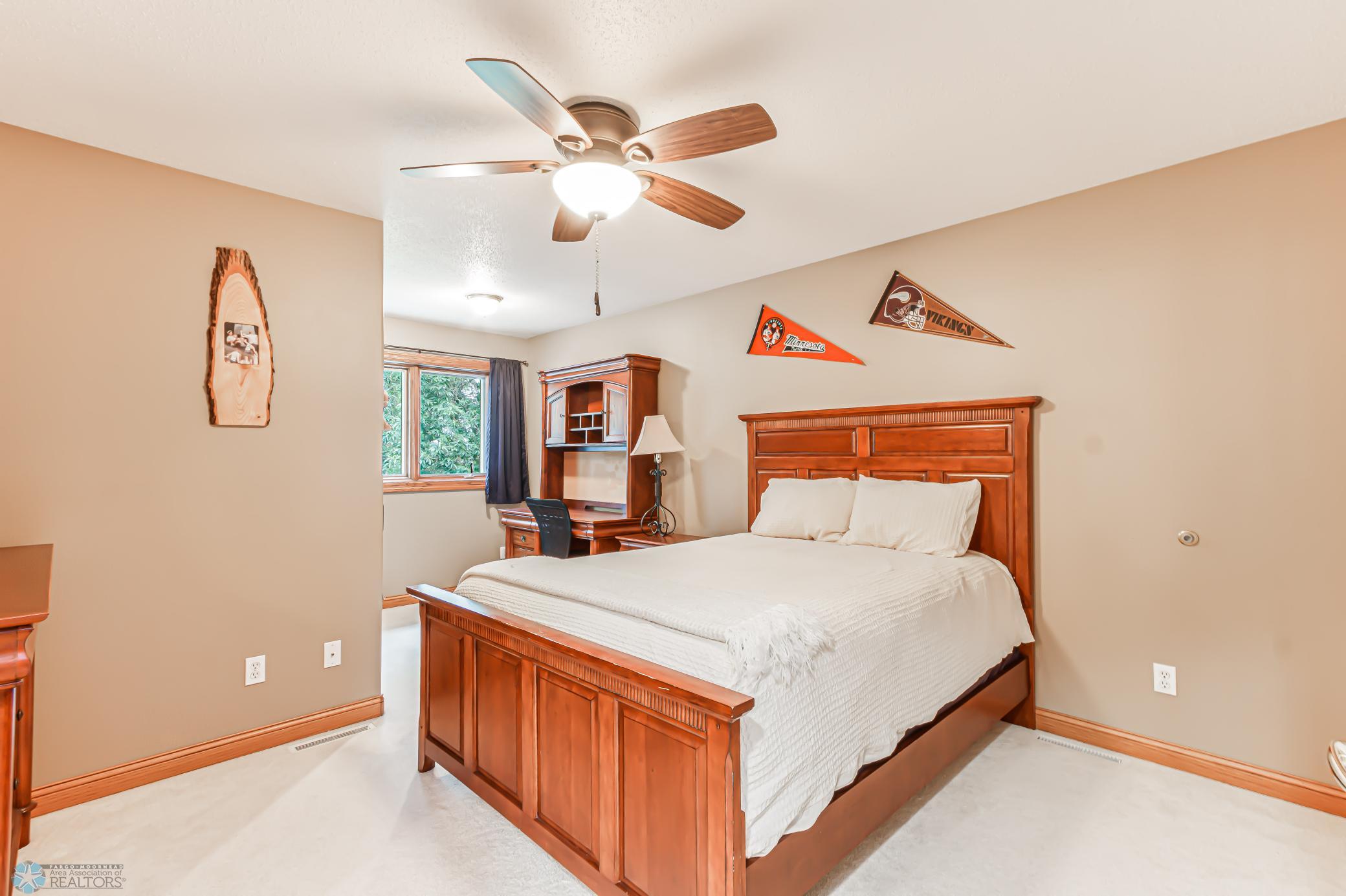 Upper_Bedroom2_1.jpg