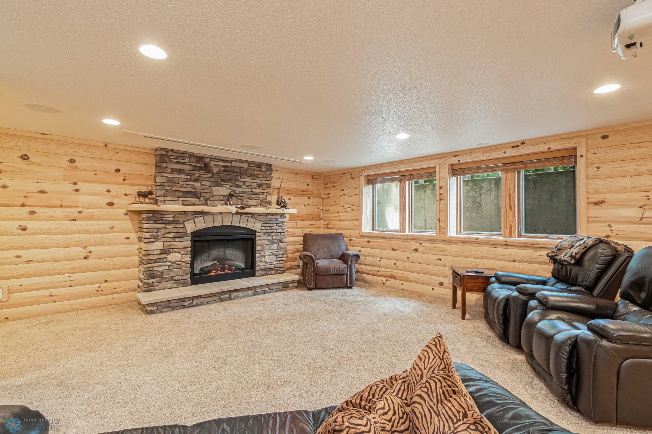 Family_Room_4.jpg