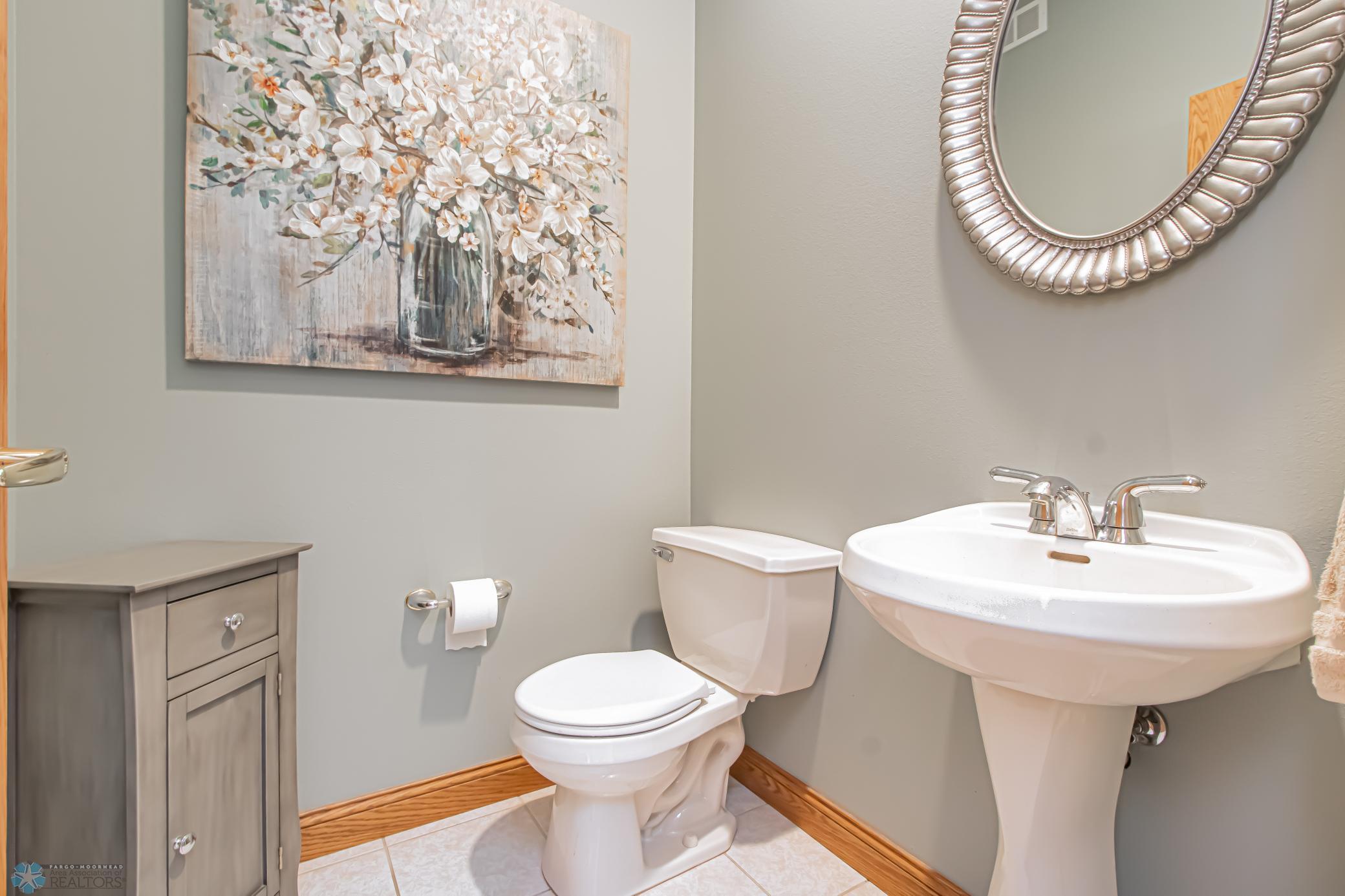 Main_Bathroom_1.jpg