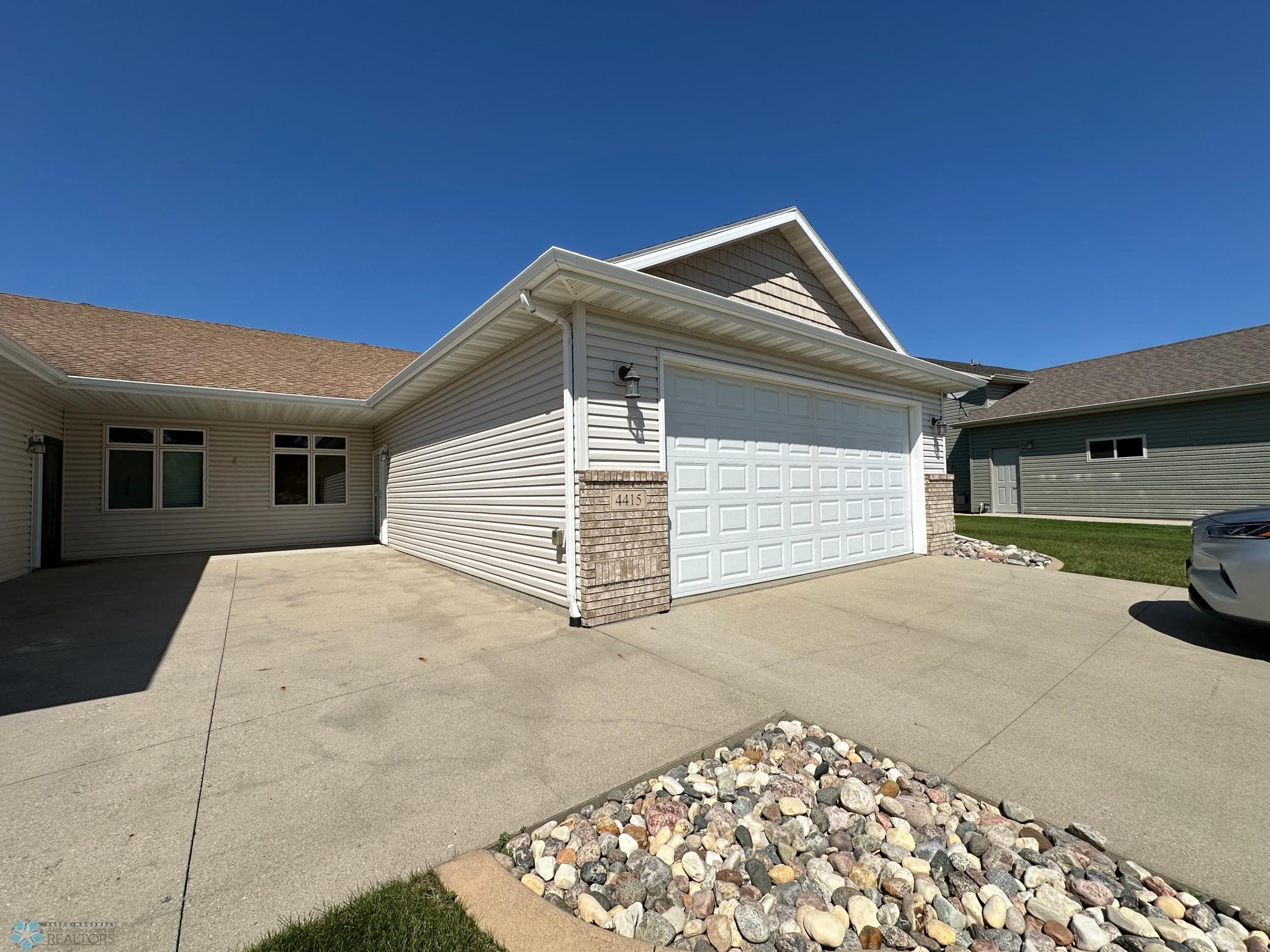 4415/Double Garage