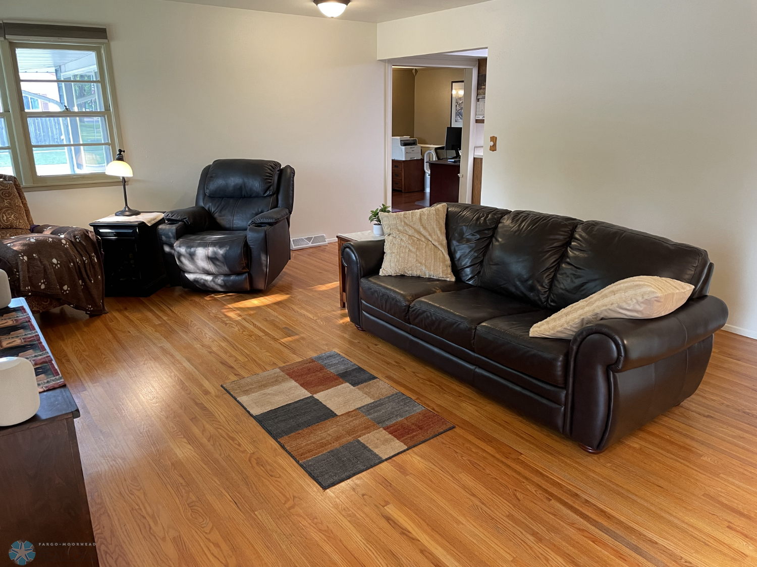Large living room with solid oak floor - view 4.png