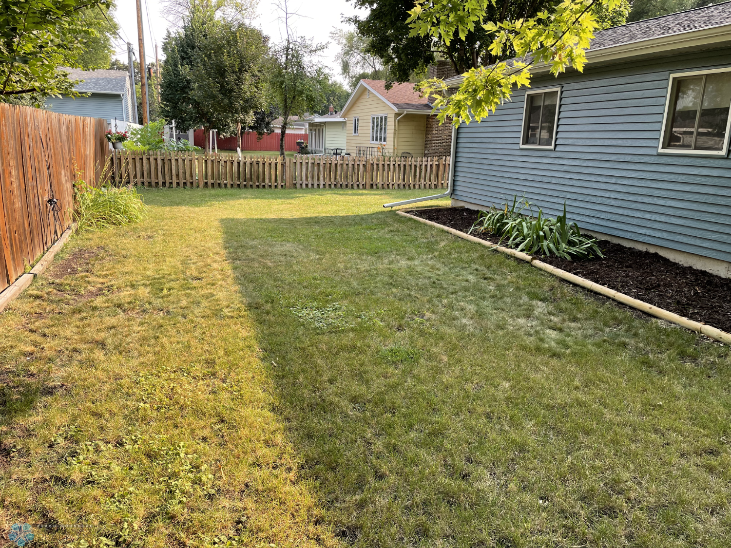 Backyard area on side of garage : reverse view.png