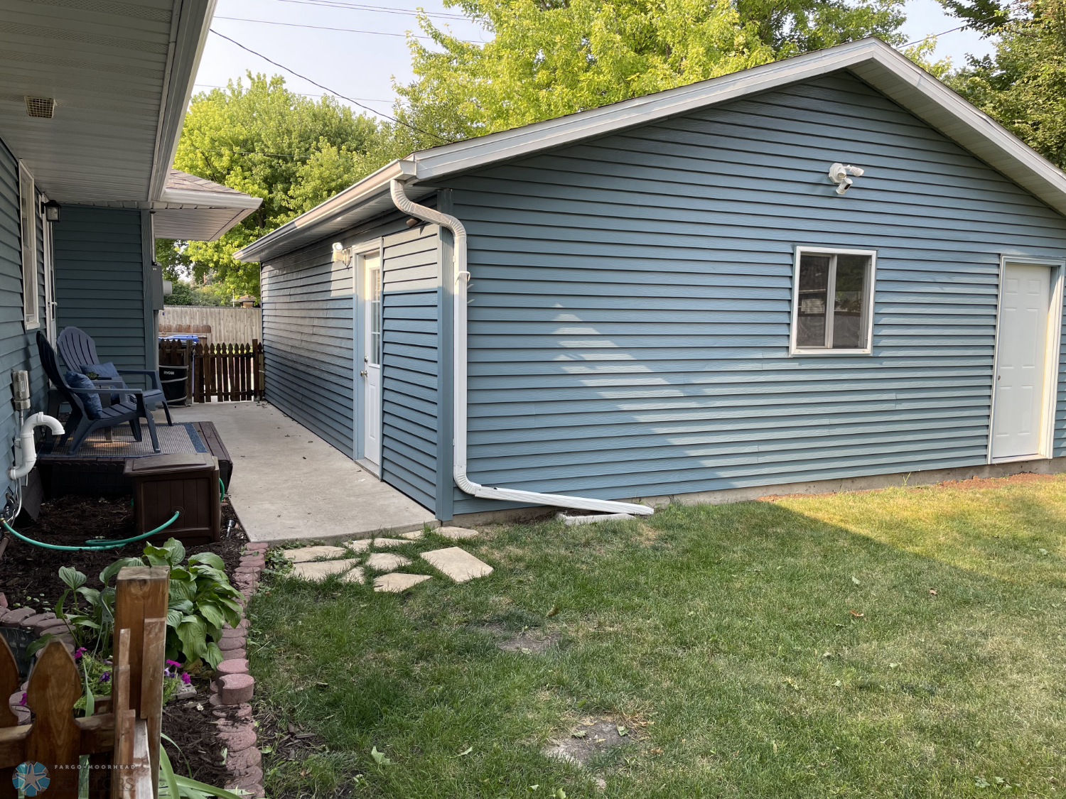 24' x 30' steel-sided garage : rear view.png
