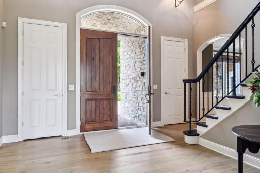 18369 Nicklaus Way, Eden Prairie, MN 55347
