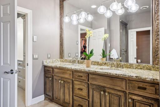 18369 Nicklaus Way, Eden Prairie, MN 55347