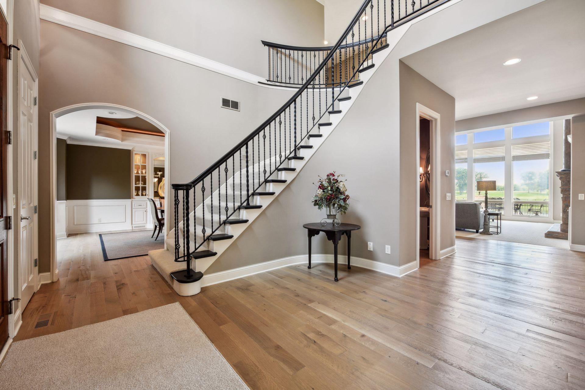 You are immediately drawn to great views galore