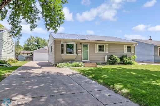 1418 18th Street S, Fargo, ND 58103