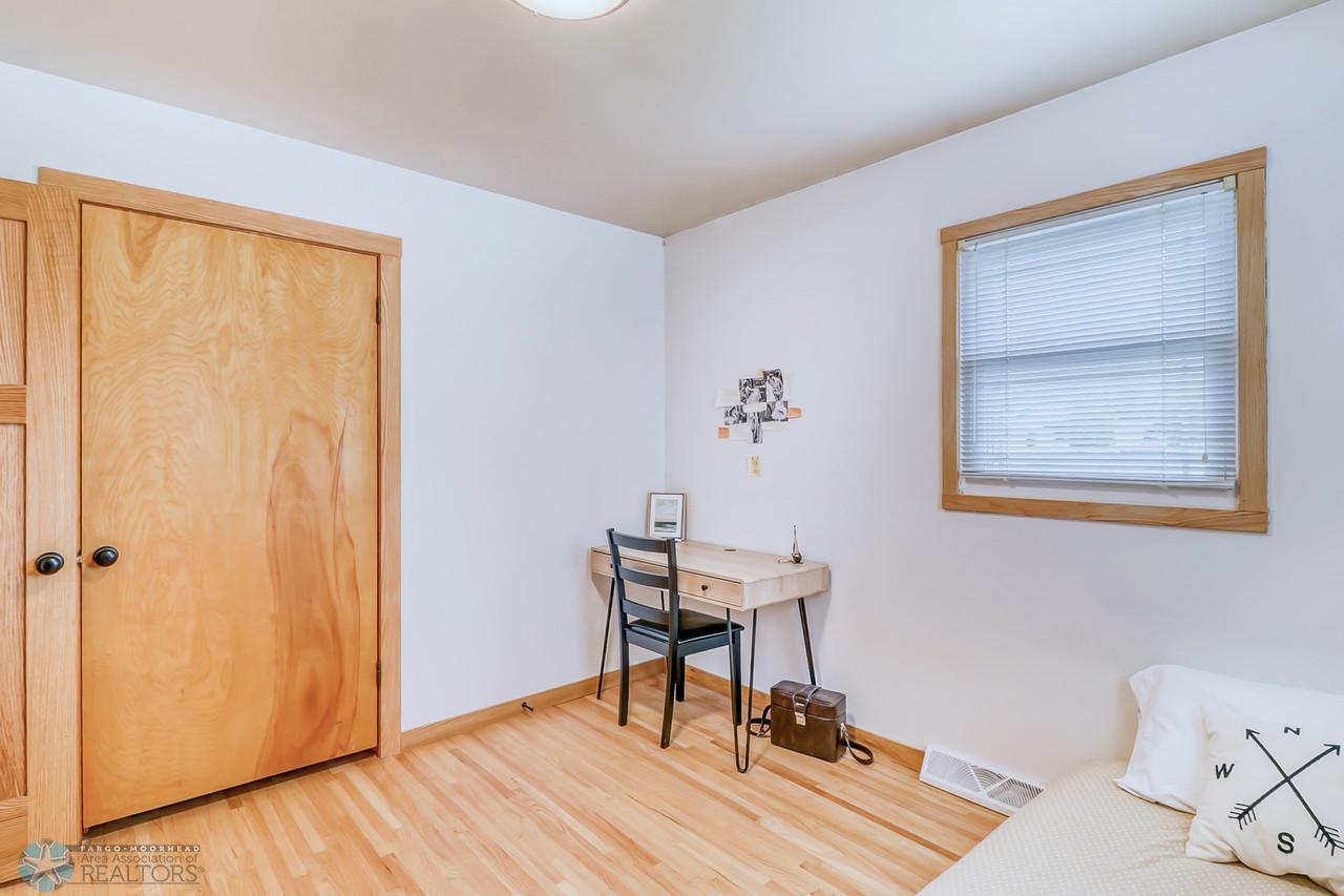 8Bedroom2_2-1280.jpg