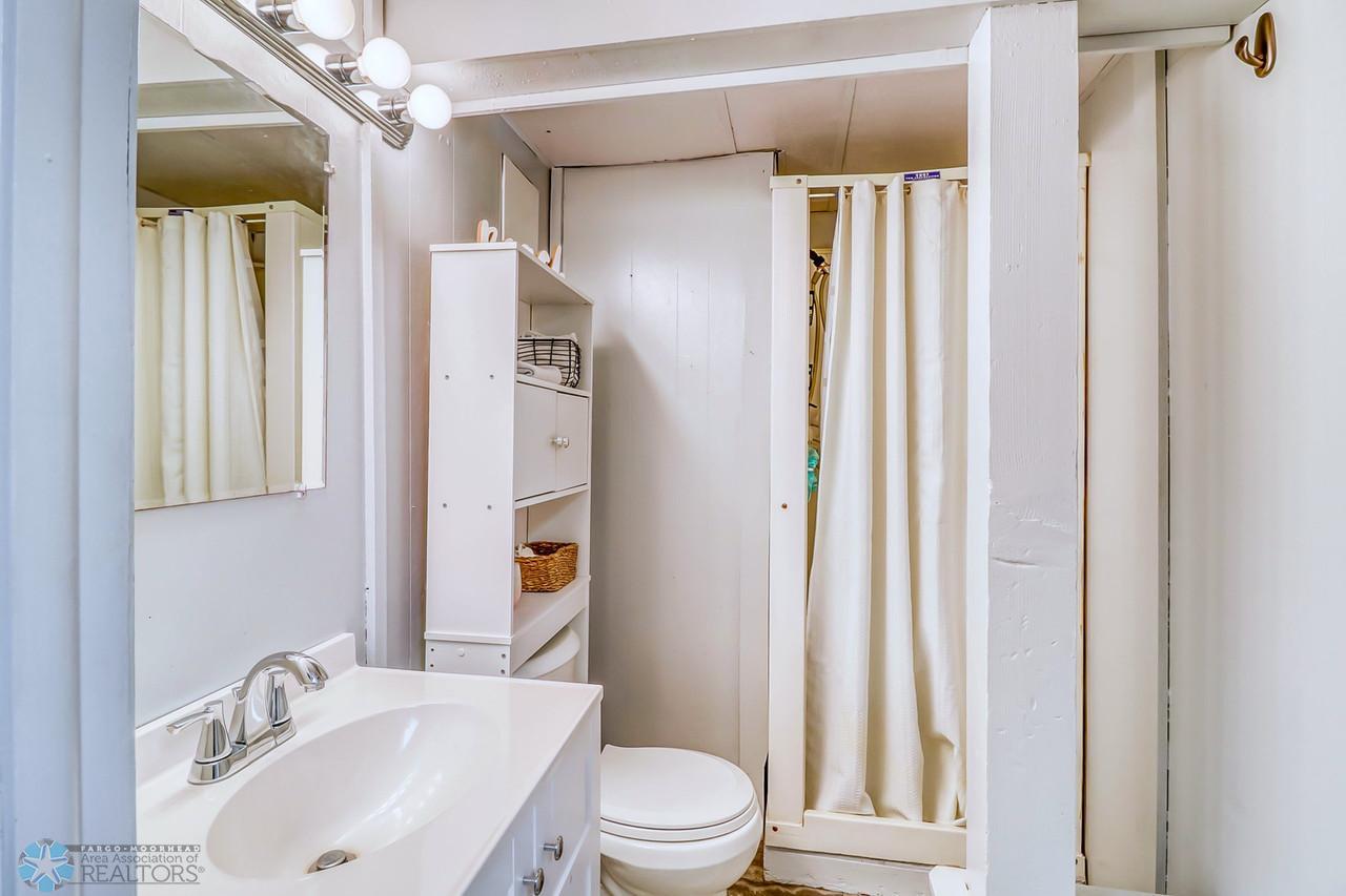 14Basement Bathroom1_1-1280.jpg