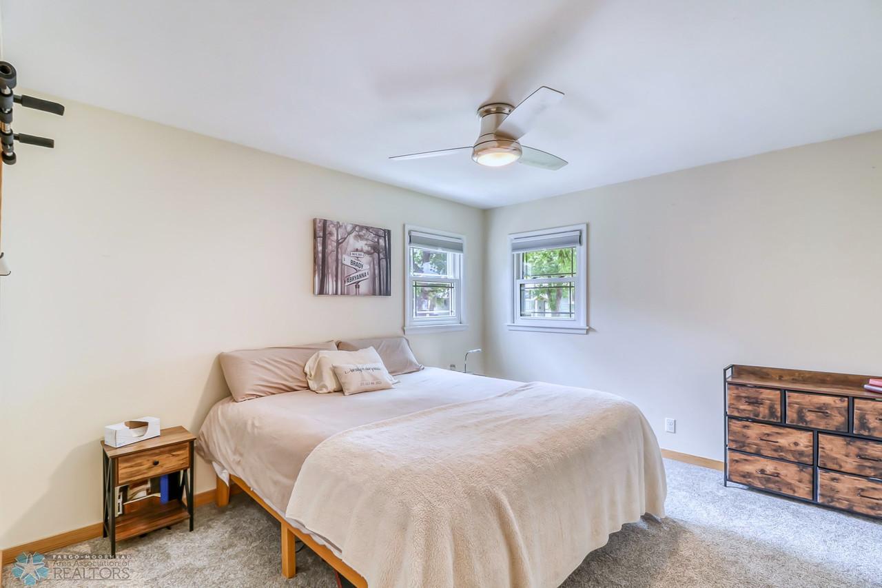 7Bedroom1_0-1280.jpg