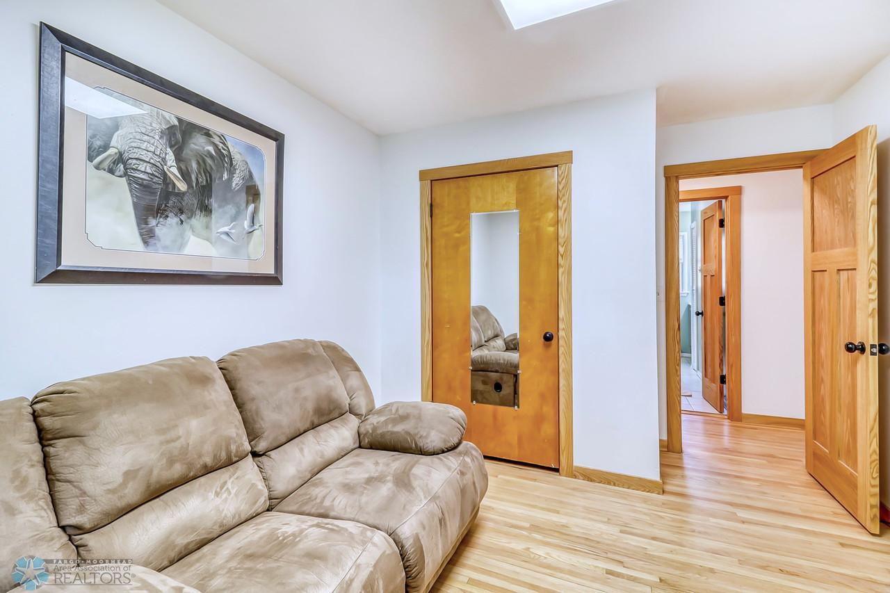 6Bedroom3_2-1280.jpg