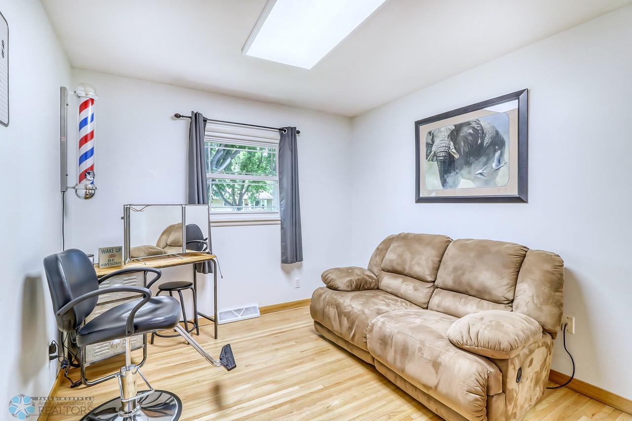 6Bedroom3_0-1280.jpg