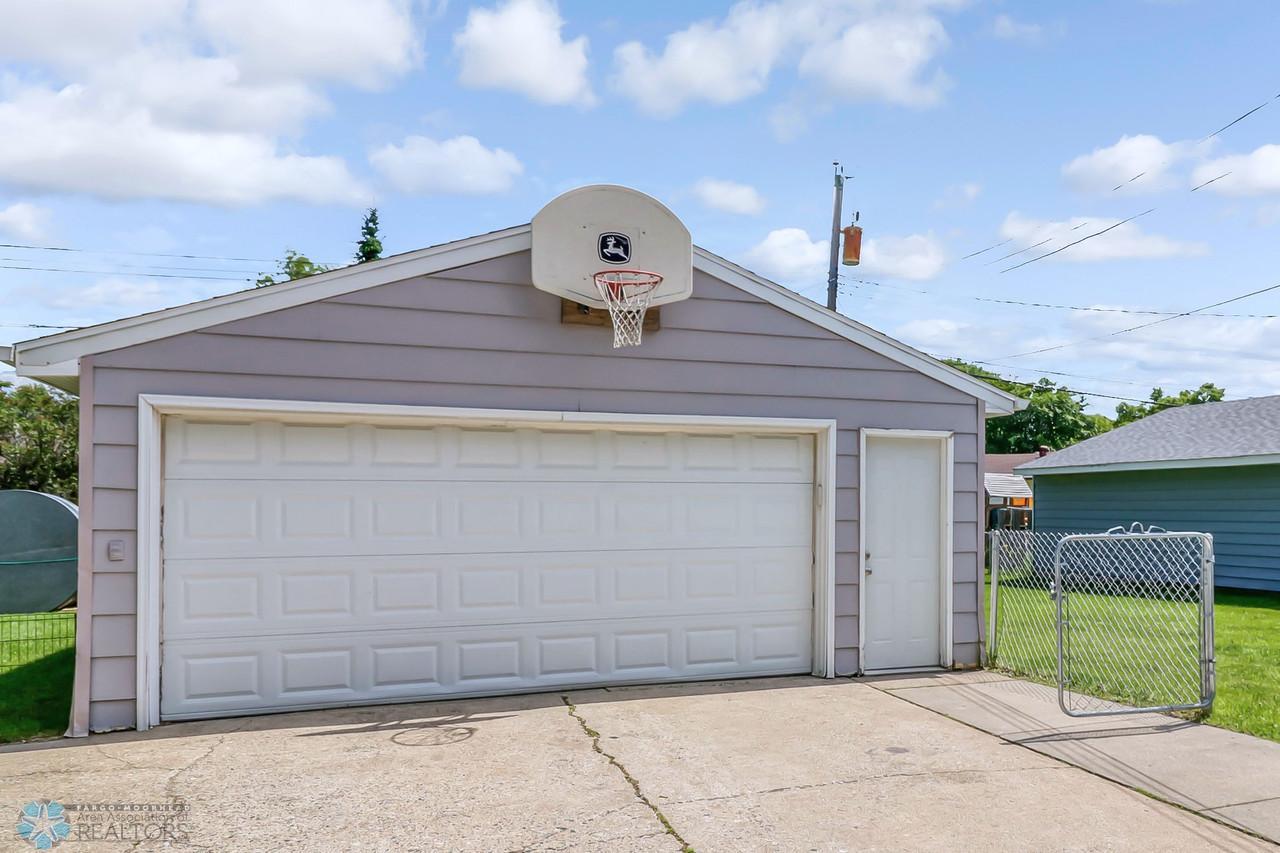 Garage_exterior-1280.jpg