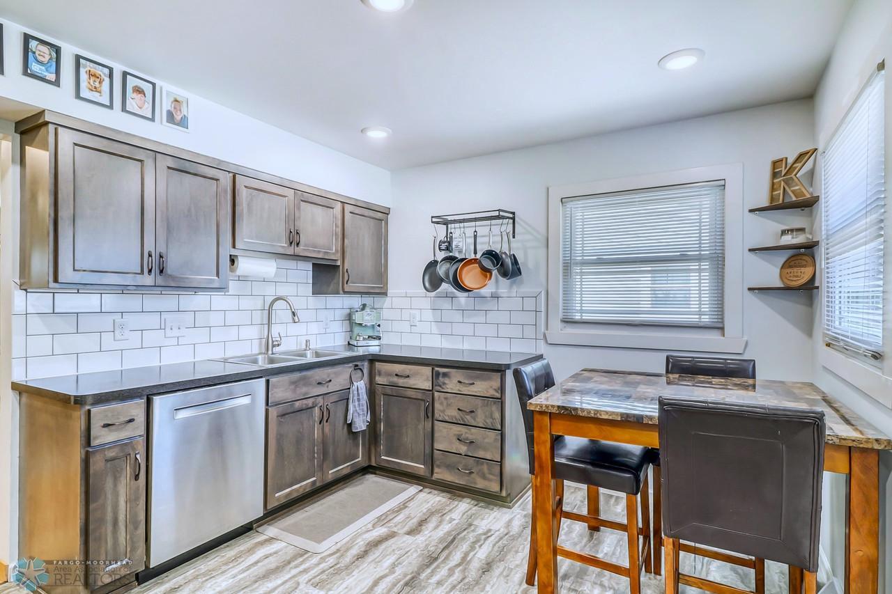 5Kitchen1_0-1280.jpg