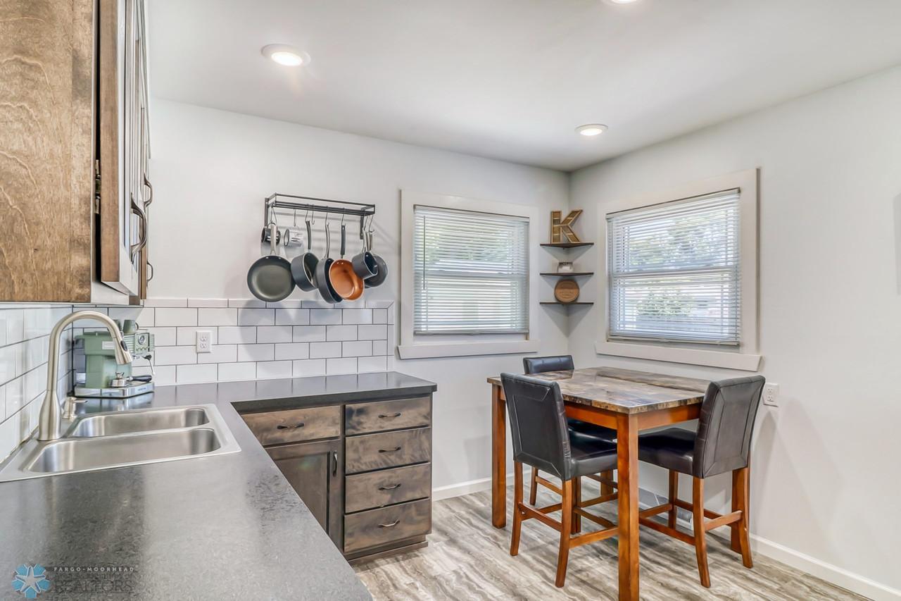 5Kitchen1_3-1280.jpg