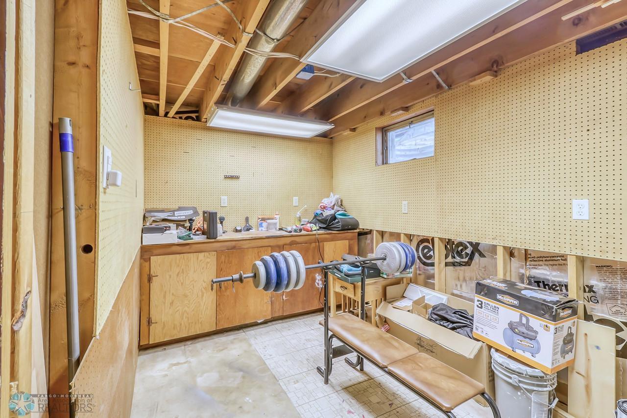 15Basement Workroom1_1-1280.jpg