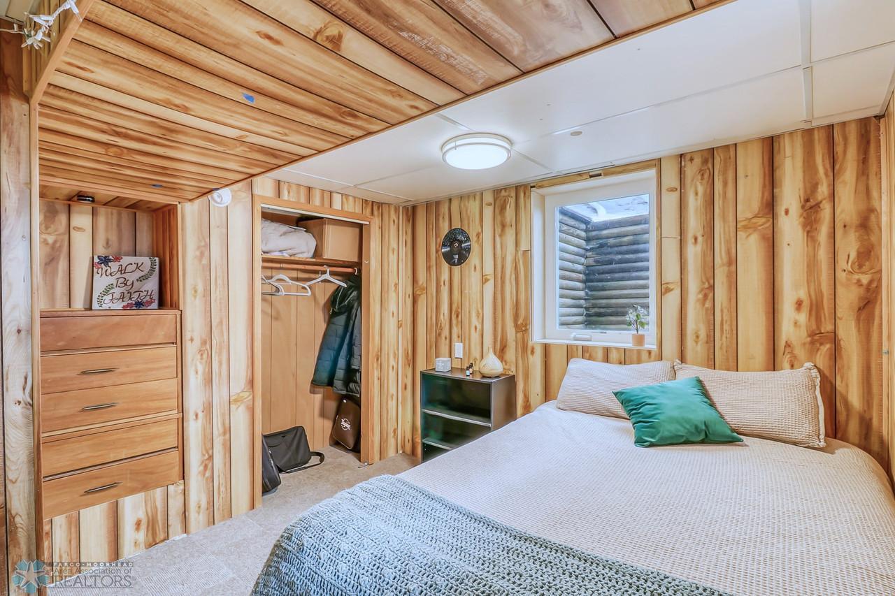 13Basement Bedroom1_1-1280.jpg