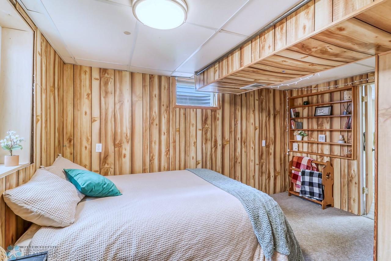 13Basement Bedroom1_2-1280.jpg