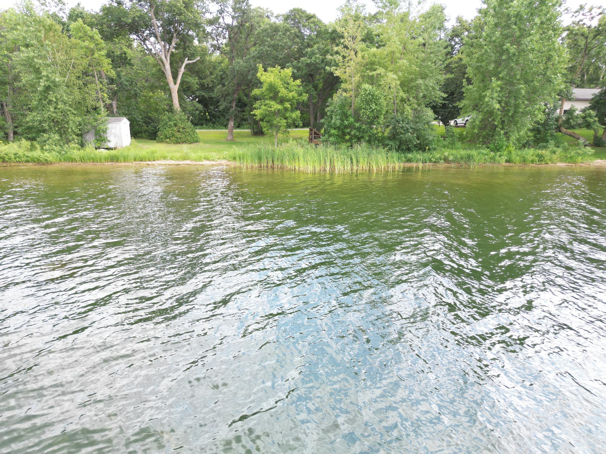 186 X 100 Feet Of Lake Frontage.JPG