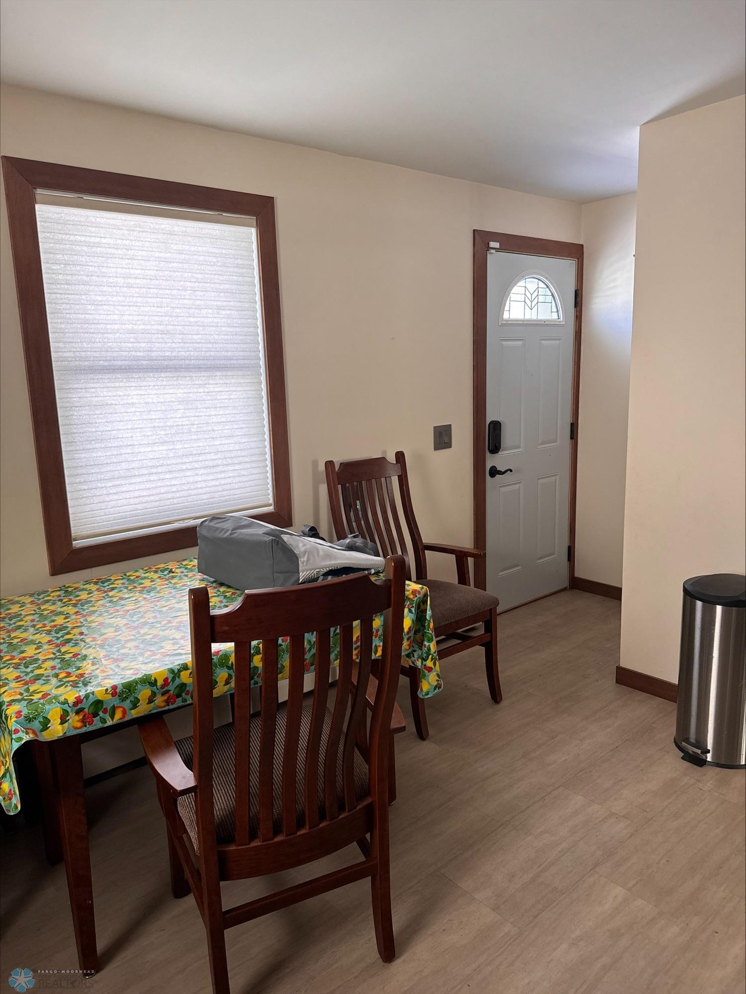 Kitchen Eaating Area