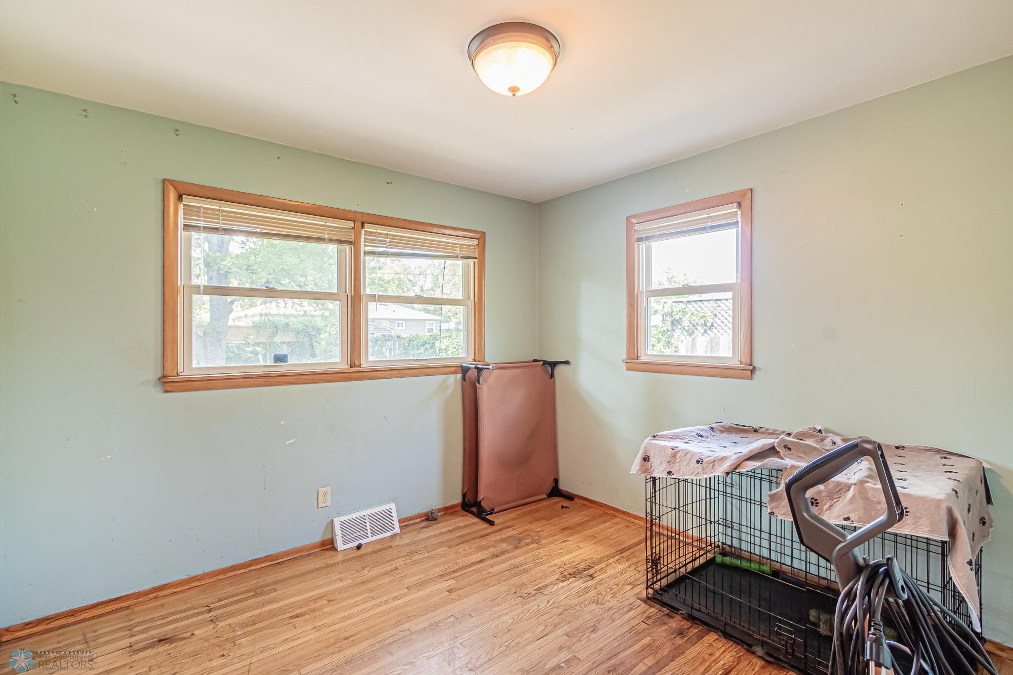 1907 10th St S, Moorhead, MN-19.jpg
