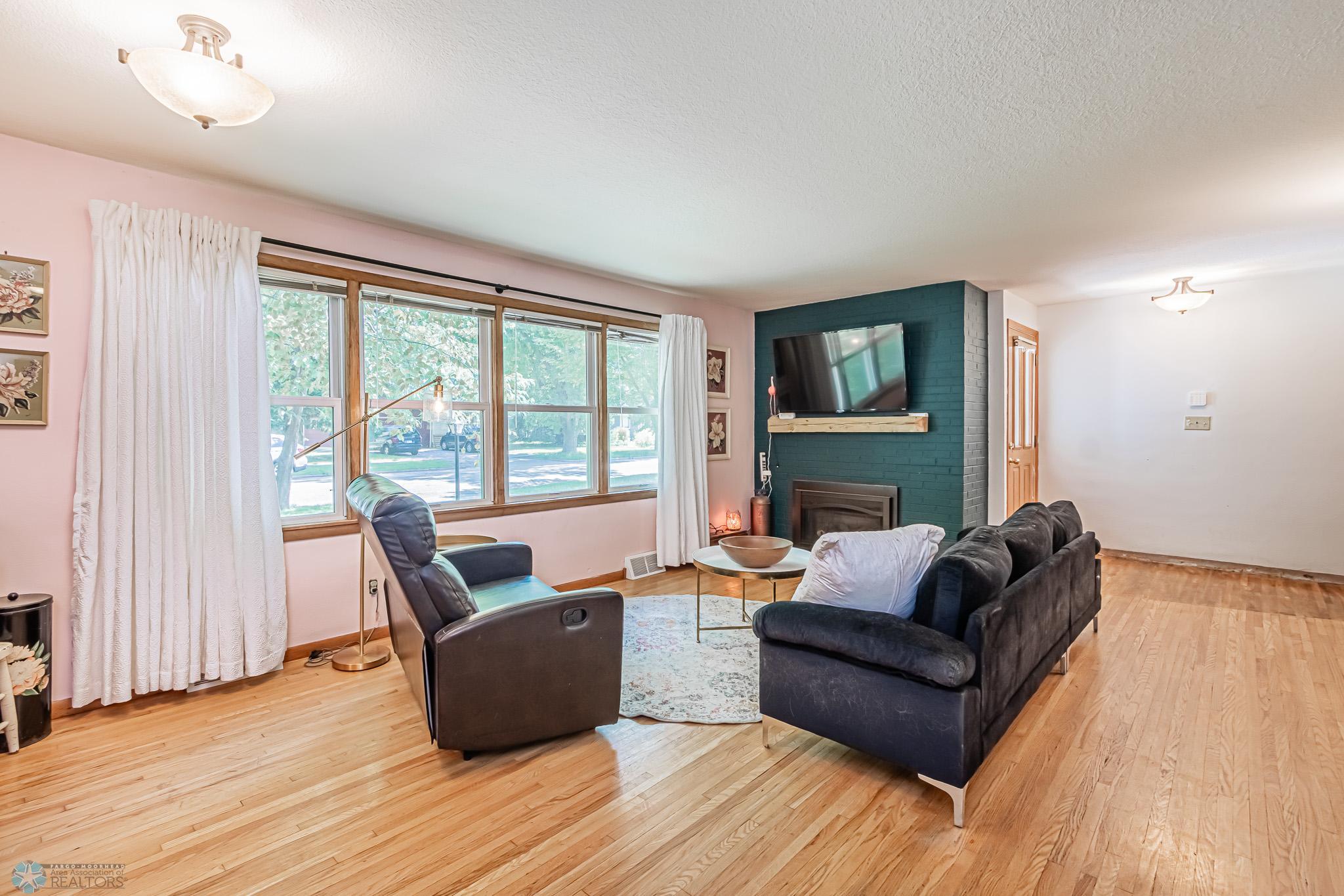 1907 10th St S, Moorhead, MN-31.jpg