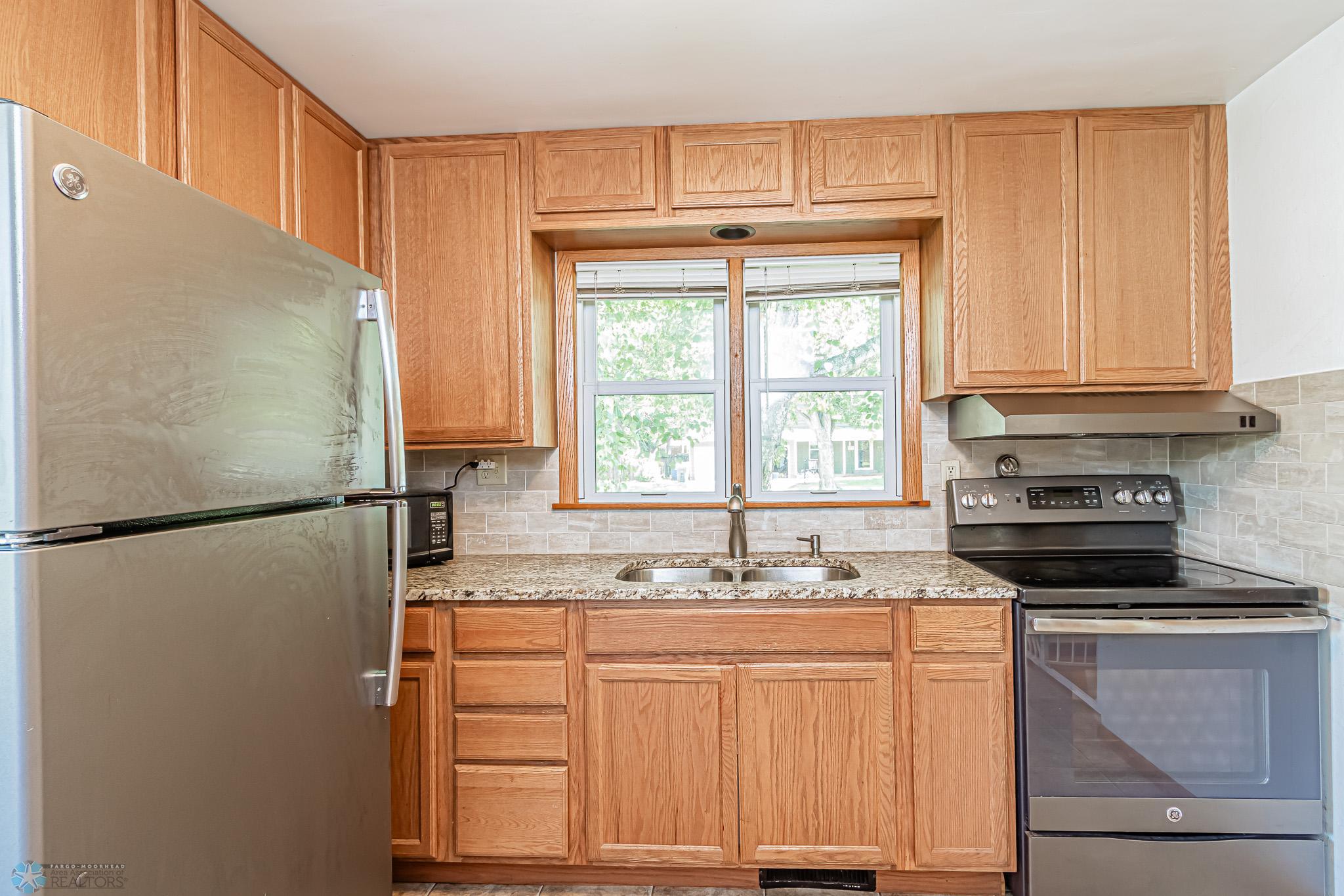 1907 10th St S, Moorhead, MN-22.jpg