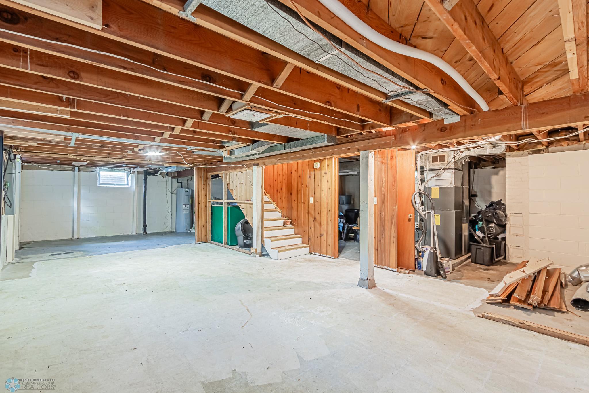 1907 10th St S, Moorhead, MN-15.jpg