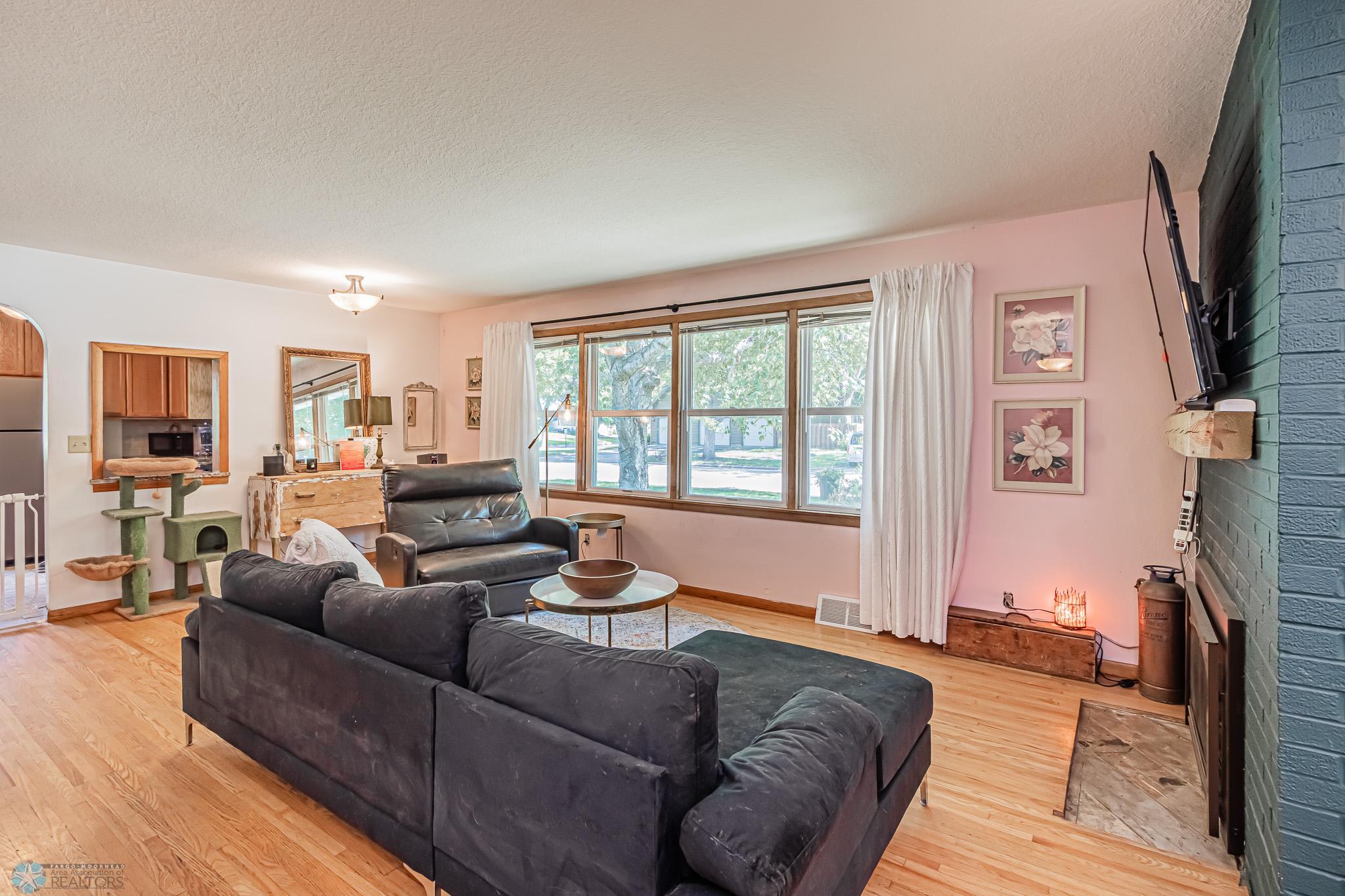 1907 10th St S, Moorhead, MN-25.jpg