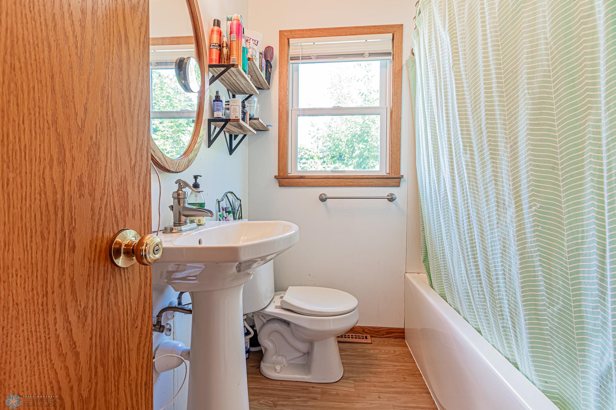 1907 10th St S, Moorhead, MN-24.jpg