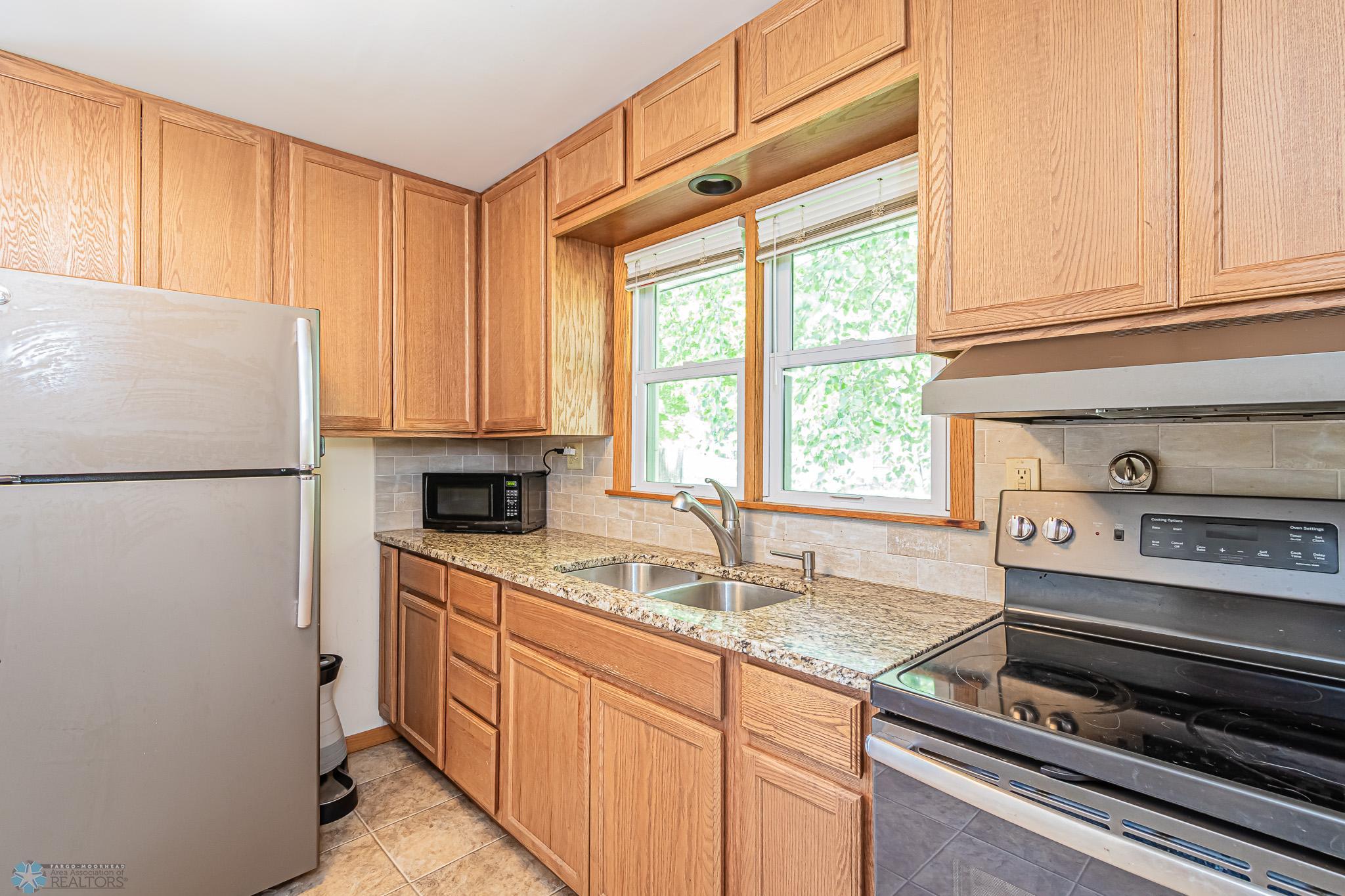 1907 10th St S, Moorhead, MN-21.jpg