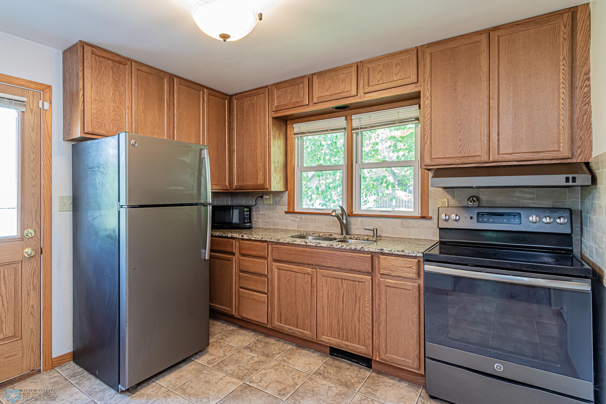 1907 10th St S, Moorhead, MN-23.jpg