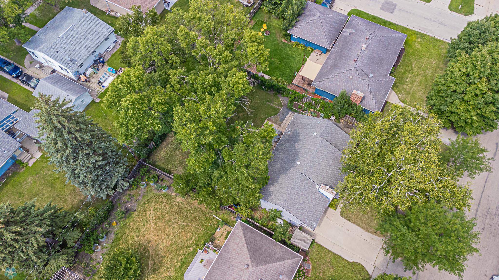 1907 10th St S, Moorhead, MN-01.jpg