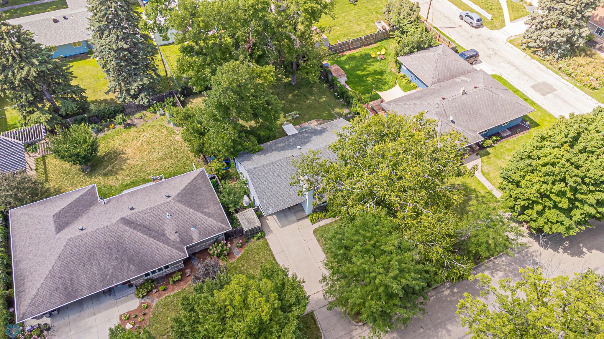 1907 10th St S, Moorhead, MN-03.jpg