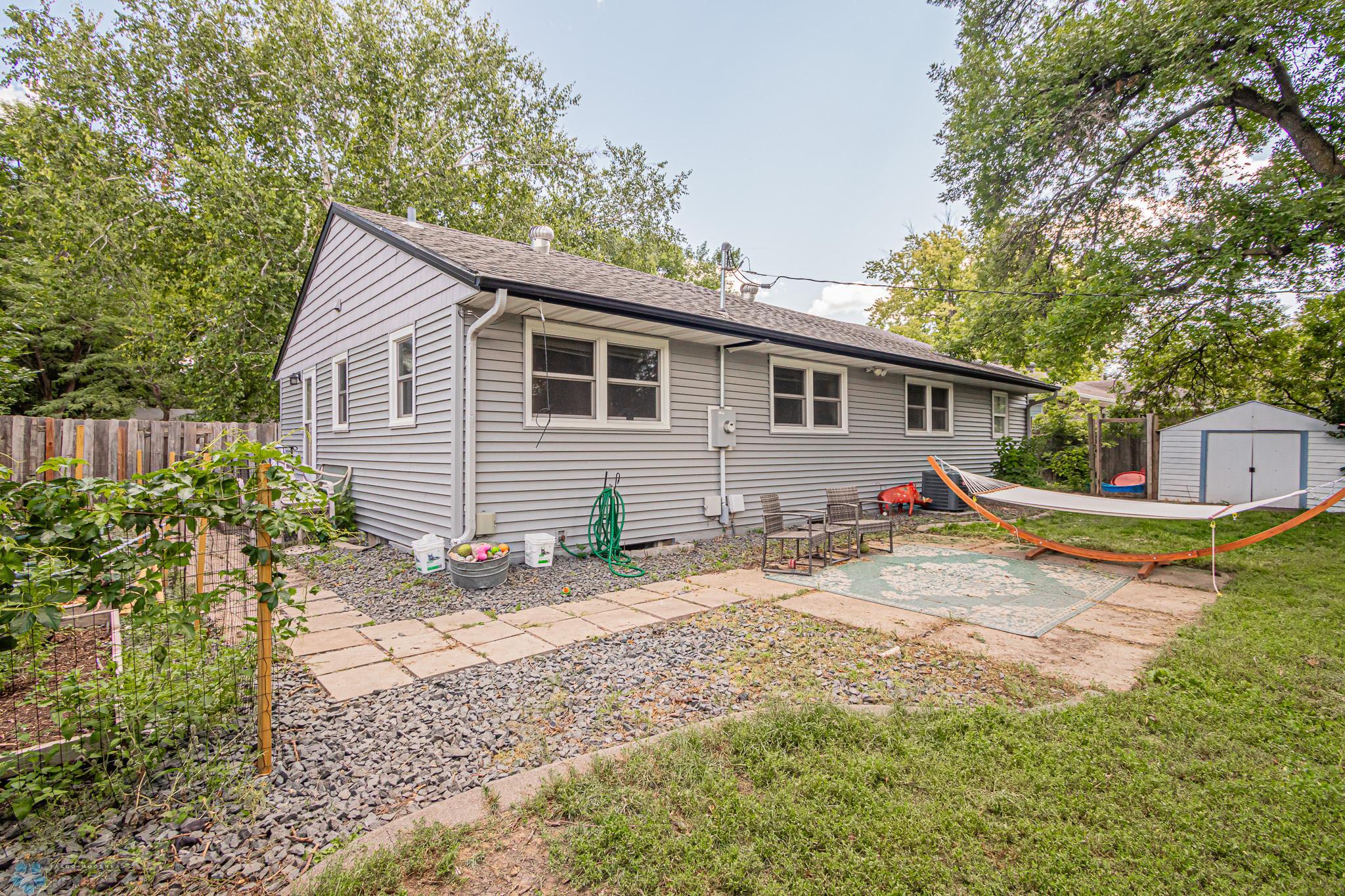 1907 10th St S, Moorhead, MN-08.jpg