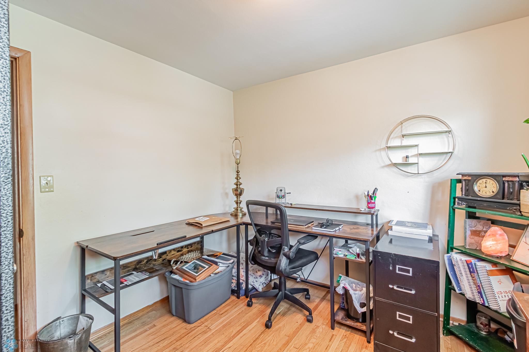1907 10th St S, Moorhead, MN-4.jpg