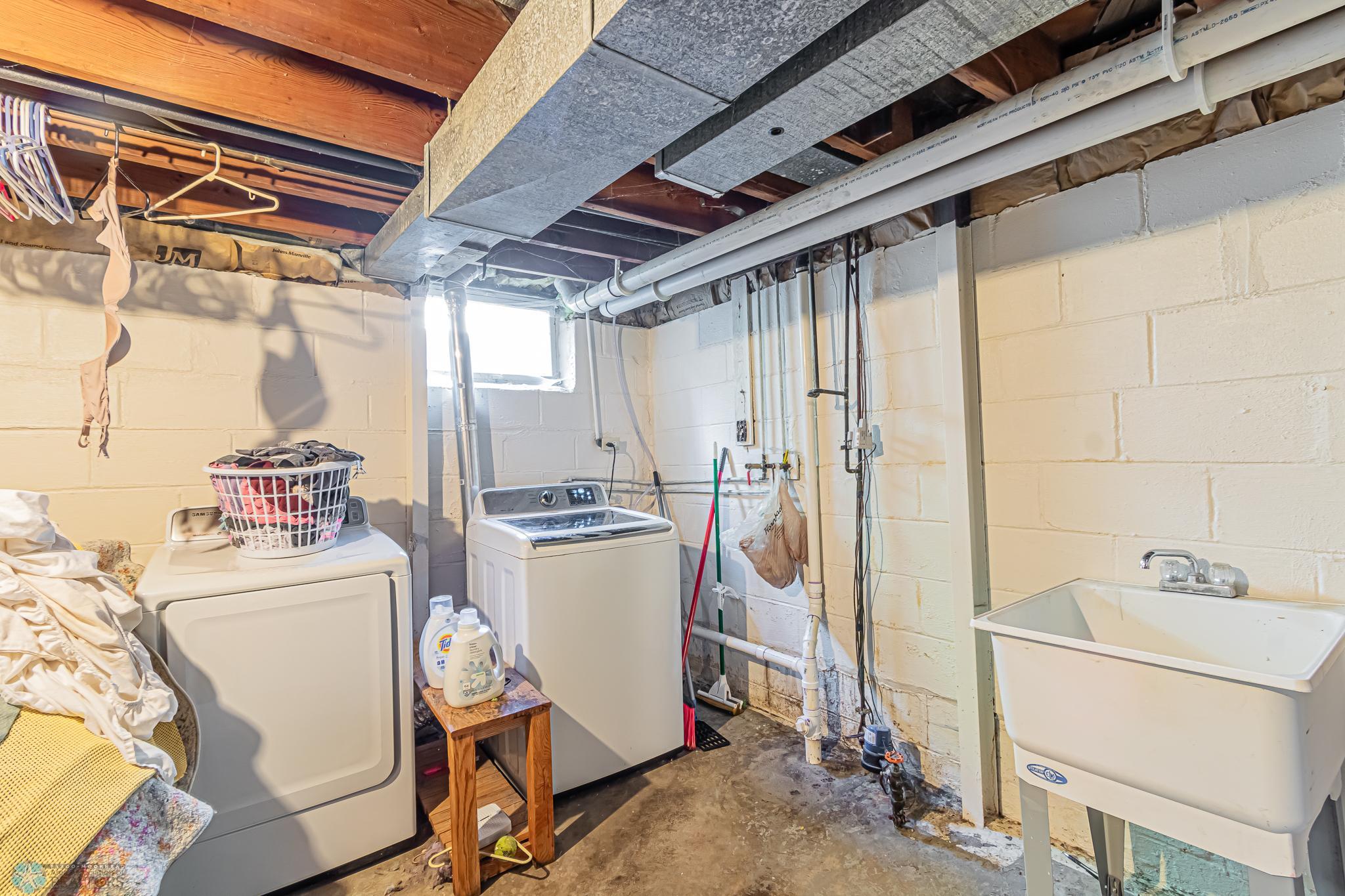 1907 10th St S, Moorhead, MN-2.jpg