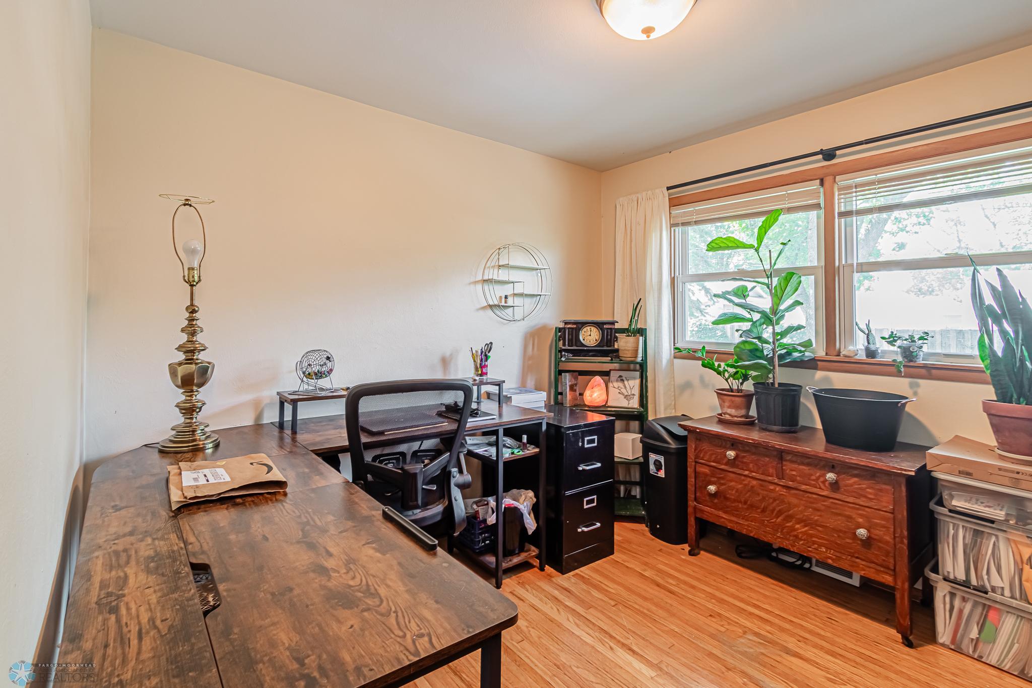 1907 10th St S, Moorhead, MN-5.jpg