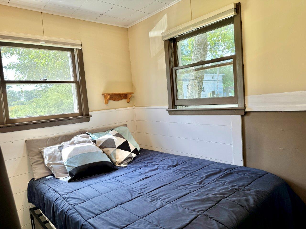 8-Bedroom.jpg