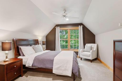 4 Lawton Lane, North Oaks, MN 55127