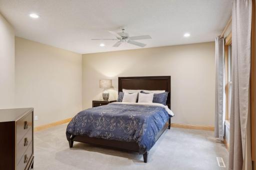 4 Lawton Lane, North Oaks, MN 55127