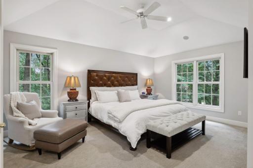 4 Lawton Lane, North Oaks, MN 55127
