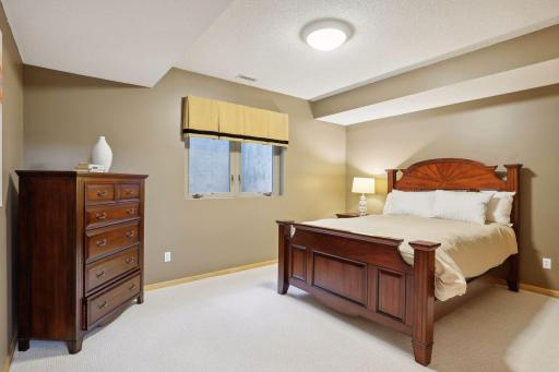 4 Lawton Lane, North Oaks, MN 55127
