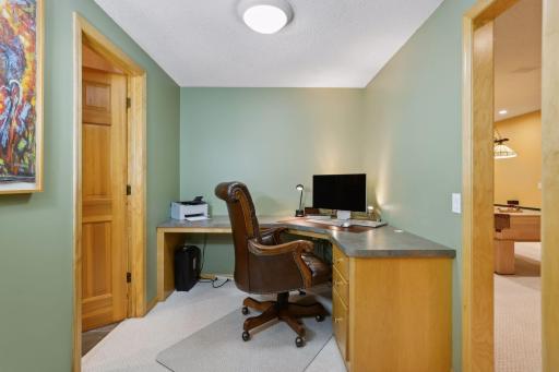 4 Lawton Lane, North Oaks, MN 55127