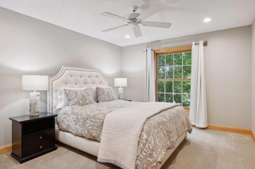 4 Lawton Lane, North Oaks, MN 55127