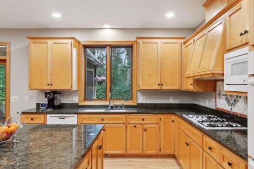 4 Lawton Lane, North Oaks, MN 55127