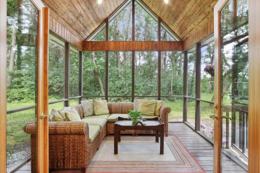 4 Lawton Lane, North Oaks, MN 55127