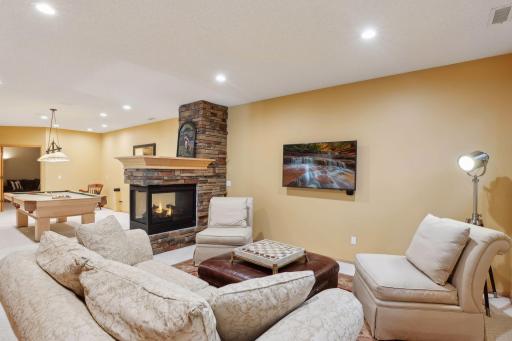 4 Lawton Lane, North Oaks, MN 55127